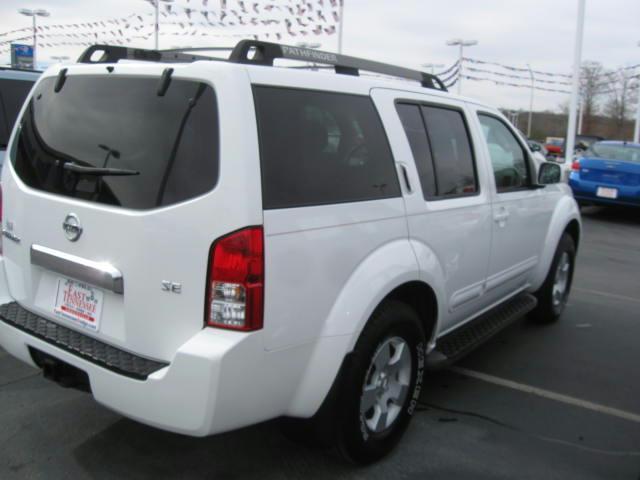 Nissan Pathfinder 2005 photo 4