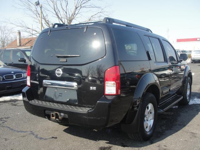 Nissan Pathfinder 2005 photo 2