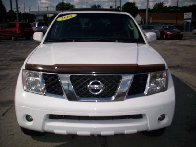Nissan Pathfinder 2005 photo 3