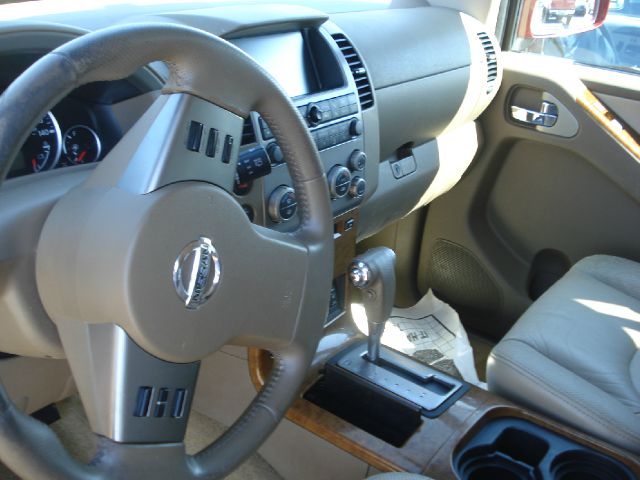 Nissan Pathfinder 2005 photo 1