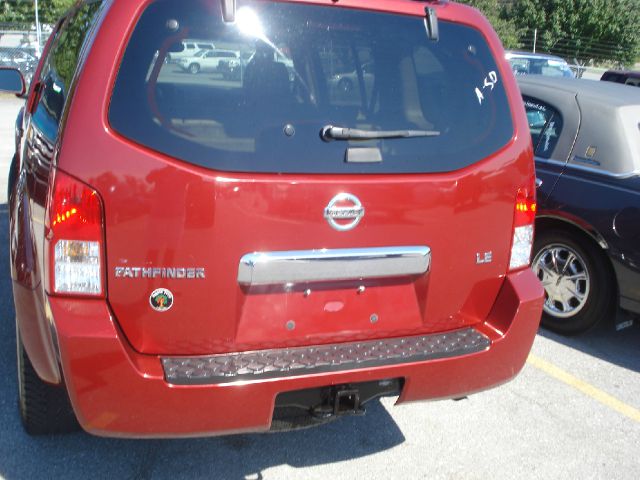 Nissan Pathfinder 2005 photo 2
