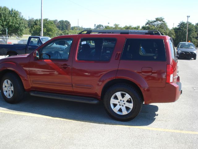Nissan Pathfinder 2005 photo 4
