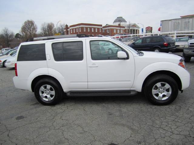 Nissan Pathfinder 2005 photo 4