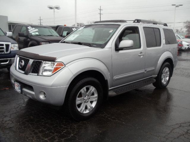 Nissan Pathfinder 2005 photo 1