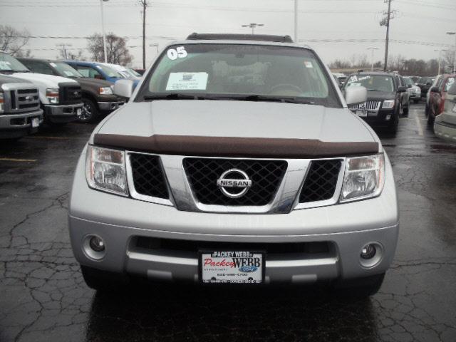 Nissan Pathfinder 2005 photo 2