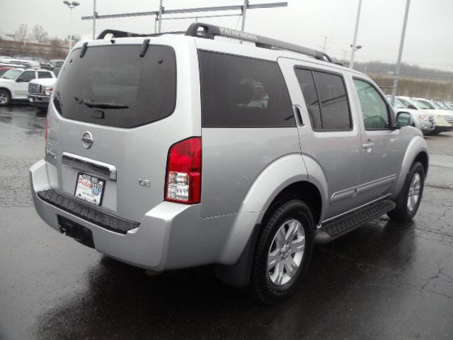 Nissan Pathfinder 2005 photo 4