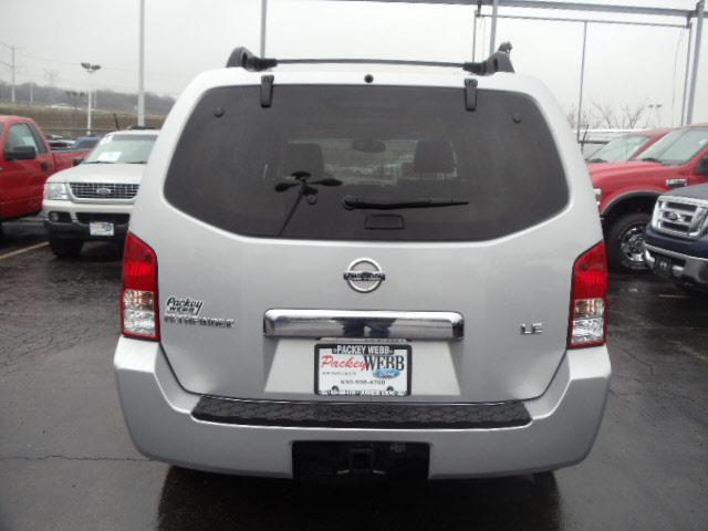 Nissan Pathfinder 2005 photo 5