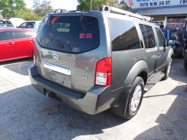 Nissan Pathfinder Unknown SUV
