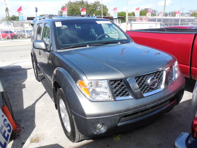 Nissan Pathfinder 2005 photo 1