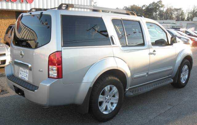 Nissan Pathfinder 2005 photo 2