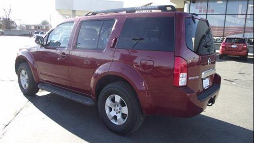 Nissan Pathfinder 2005 photo 2
