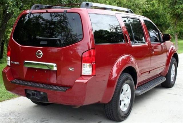 Nissan Pathfinder 2005 photo 2