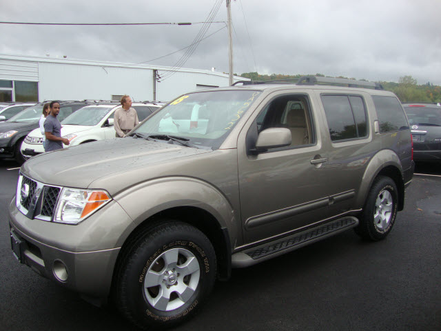 Nissan Pathfinder SE Other
