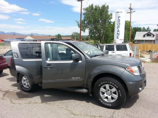 Nissan Pathfinder 2005 photo 1