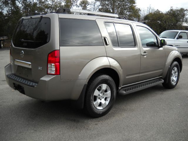 Nissan Pathfinder 2005 photo 1