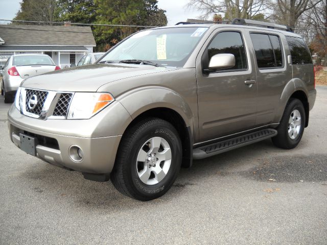 Nissan Pathfinder 2005 photo 2