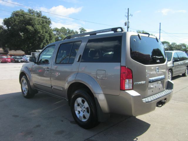 Nissan Pathfinder 2005 photo 1