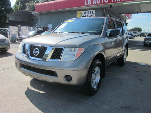 Nissan Pathfinder 2005 photo 2