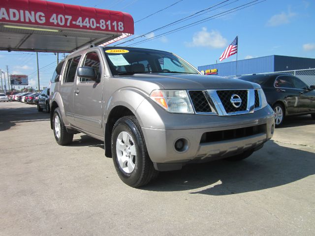 Nissan Pathfinder 2005 photo 4