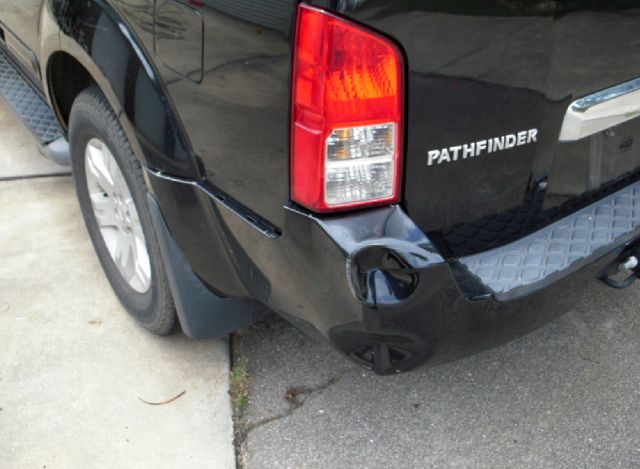 Nissan Pathfinder 2005 photo 2