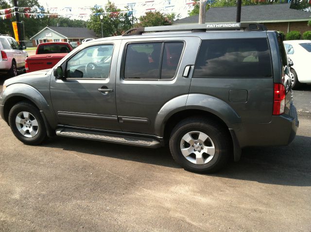 Nissan Pathfinder 2006 photo 2