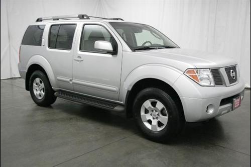 Nissan Pathfinder SE Other