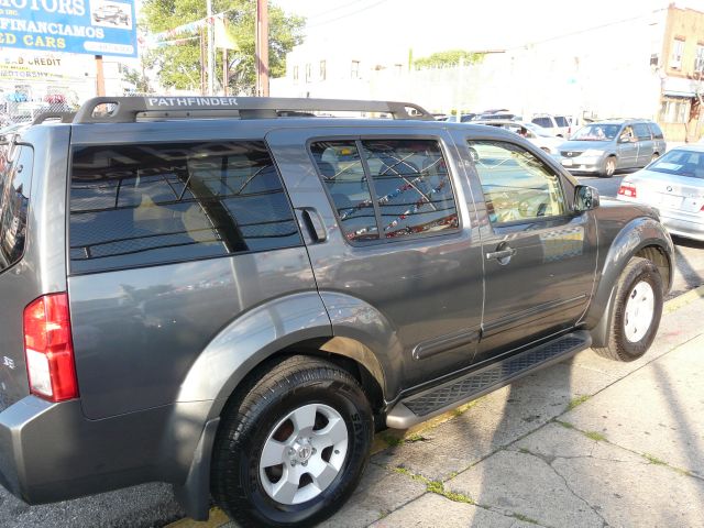 Nissan Pathfinder 2006 photo 3