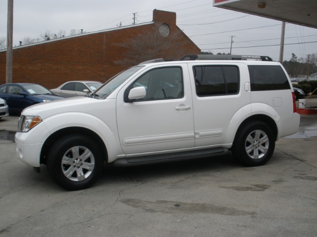 Nissan Pathfinder 2006 photo 4