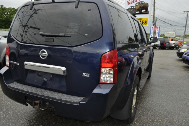 Nissan Pathfinder 2006 photo 2