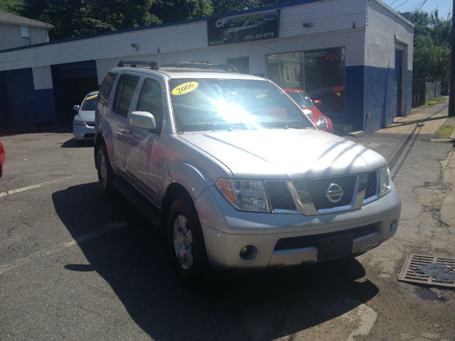 Nissan Pathfinder 2006 photo 2
