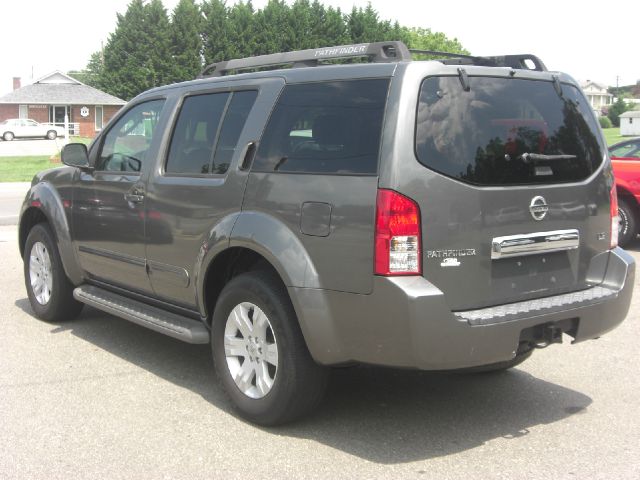 Nissan Pathfinder 2006 photo 2