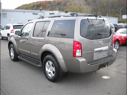 Nissan Pathfinder SE Other