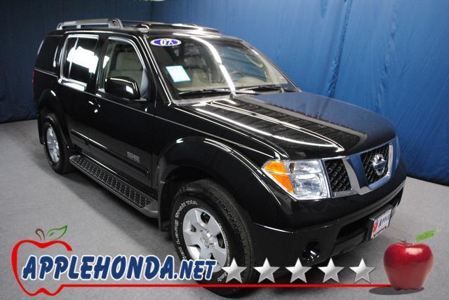 Nissan Pathfinder SE Sport Utility