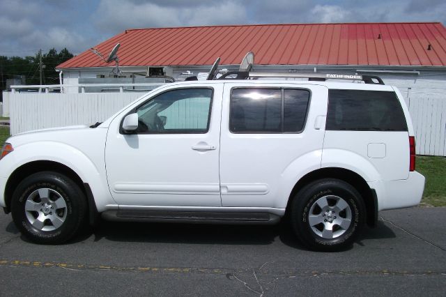 Nissan Pathfinder 2007 photo 2