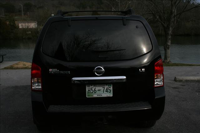 Nissan Pathfinder X SUV