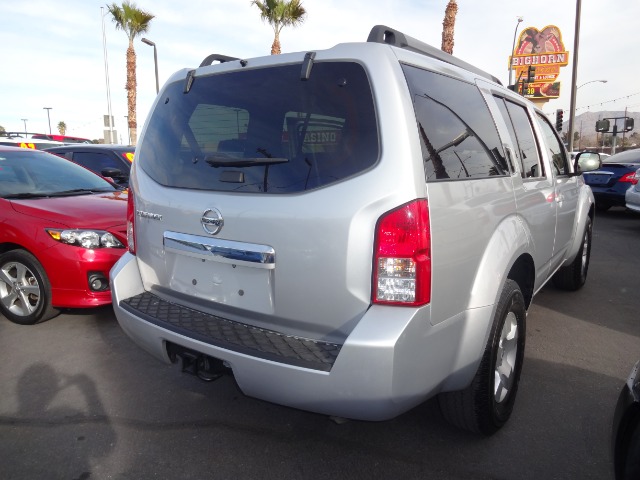 Nissan Pathfinder Unknown SUV