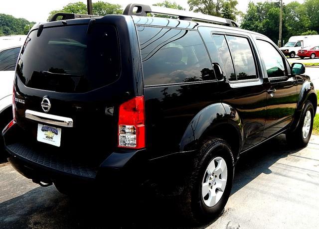 Nissan Pathfinder SLT 25 SUV