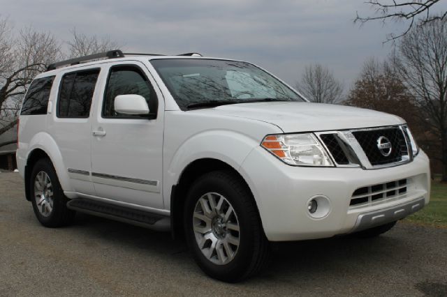 Nissan Pathfinder 4.6L XLT Sport SUV