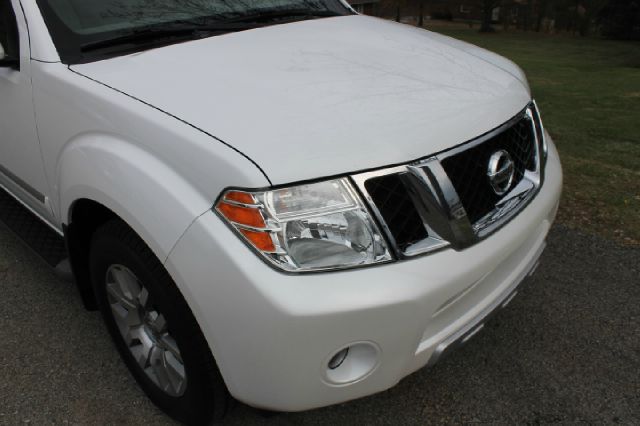 Nissan Pathfinder 2009 photo 1