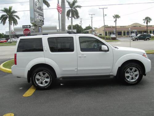 Nissan Pathfinder 2010 photo 1