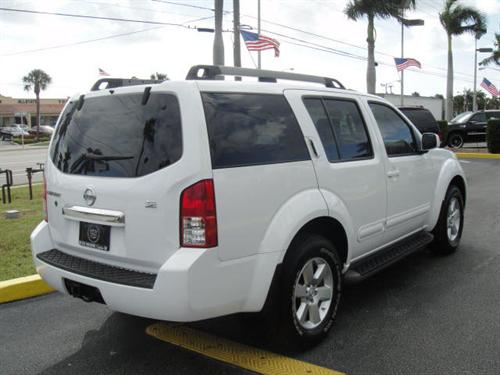 Nissan Pathfinder 2010 photo 2
