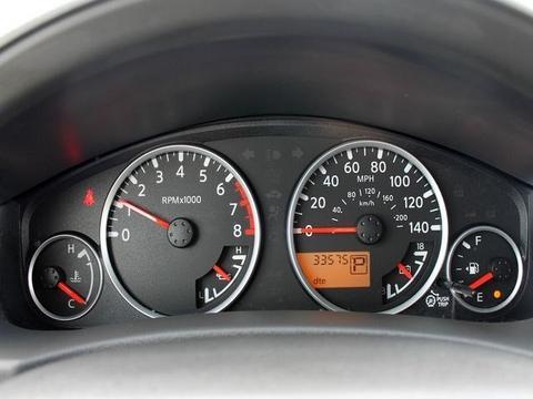 Nissan Pathfinder 2010 photo 2