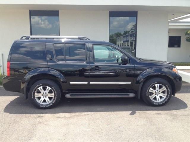 Nissan Pathfinder 2011 photo 2