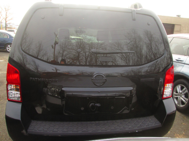 Nissan Pathfinder DSG AUTO W/navigation SUV