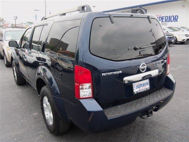 Nissan Pathfinder 4WD Crew Cab SLE SUV