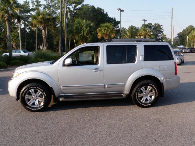 Nissan Pathfinder 2011 photo 1