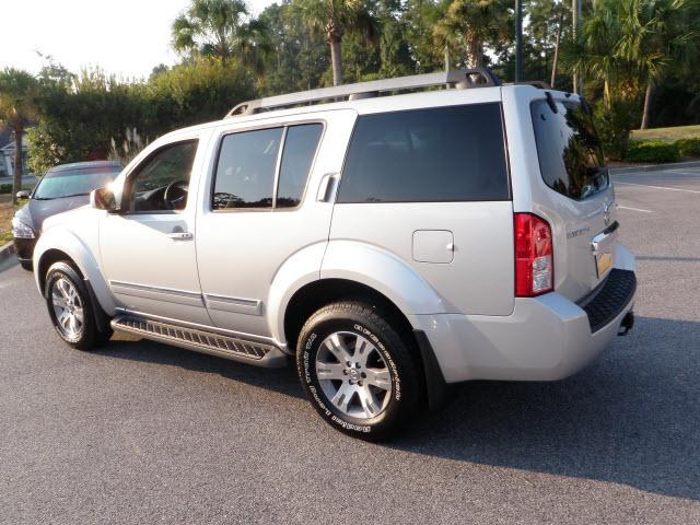 Nissan Pathfinder 2011 photo 2