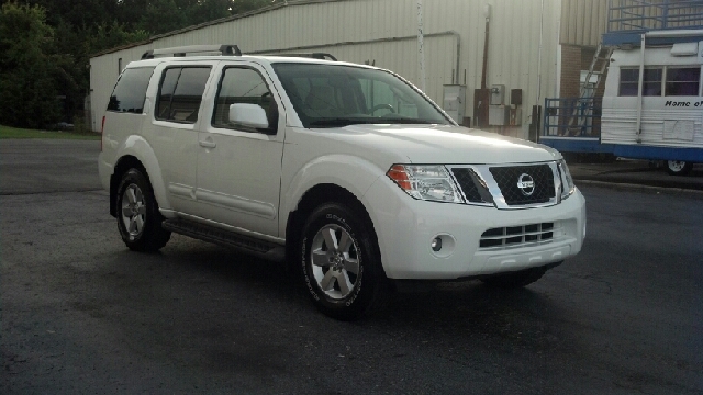 Nissan Pathfinder Prerunner Double Cab V6 Auto 2WD SUV