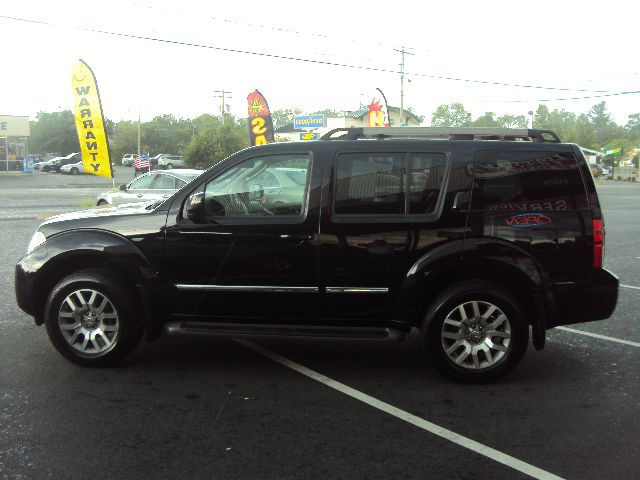 Nissan Pathfinder 2011 photo 1