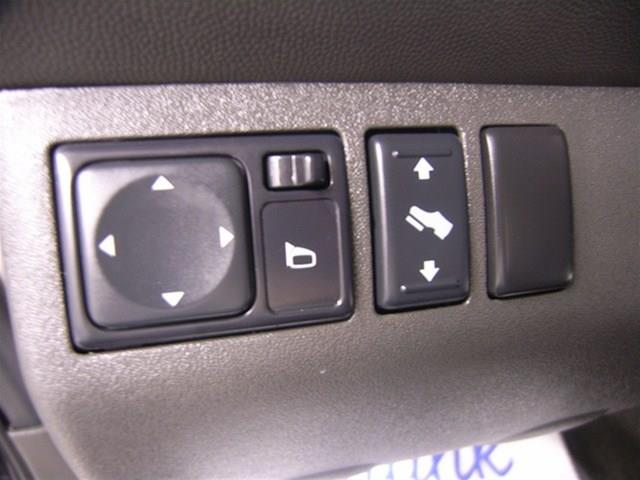 Nissan Pathfinder 2012 photo 13